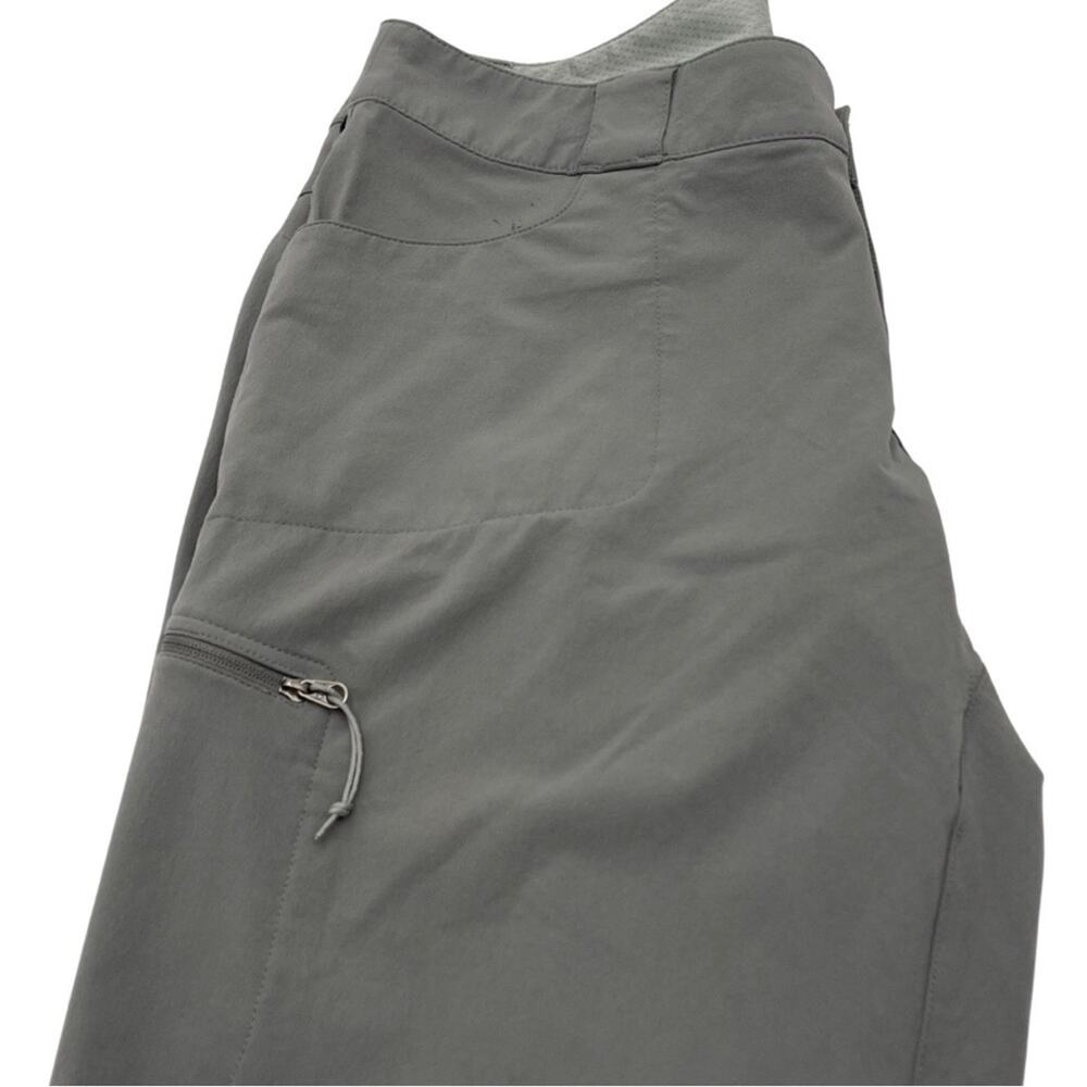 EMS EASTERN MOUNTAIN SPORT Women's hiking/trail Slim gray Pants size 4